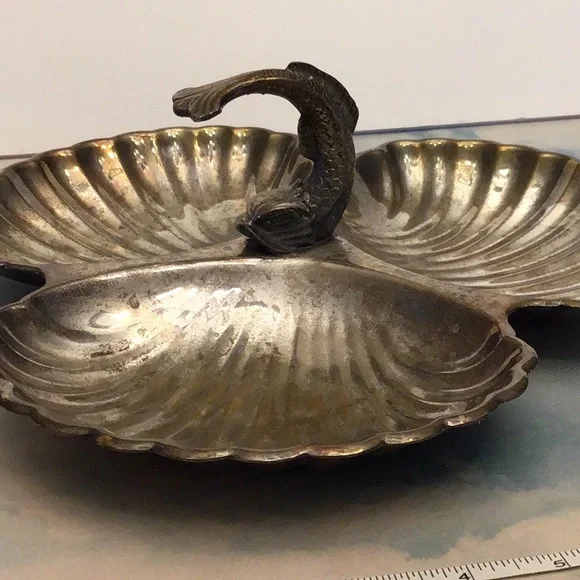 Vintage silver colored metal, three part seashell serving dish with fish motif - Picture 6 of 7